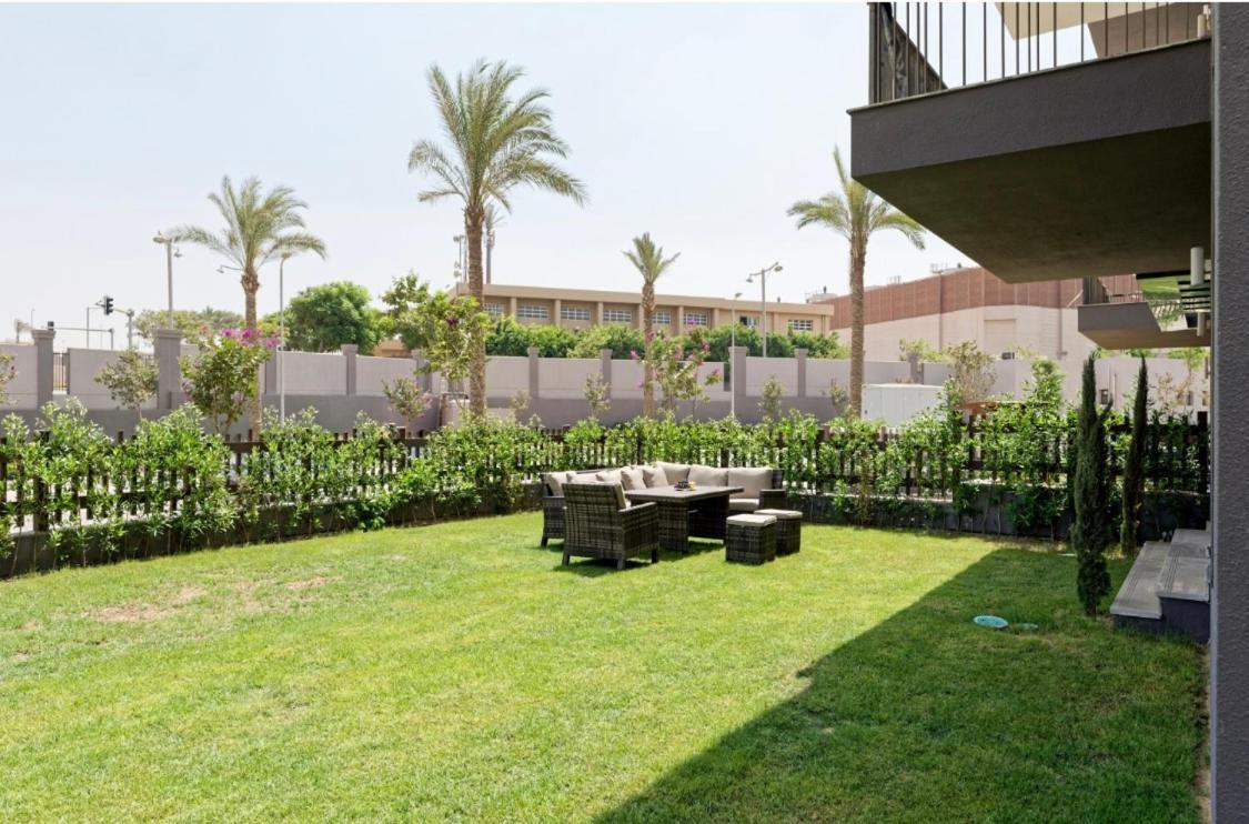 Luxury 2 Bedroom Ground Floor Apartment With Private Garden In Cairo Festival City 외부 사진